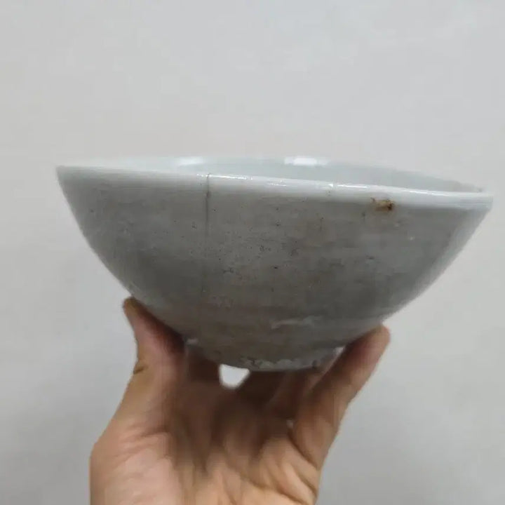 [BUNJANG] Authentic White Porcelain Bowl with Significant Age-Related Imperfections / 진품 조선후기 백자 사발
