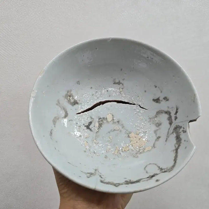 [BUNJANG] Authentic White Porcelain Bowl with Significant Age-Related Imperfections / 진품 조선후기 백자 사발