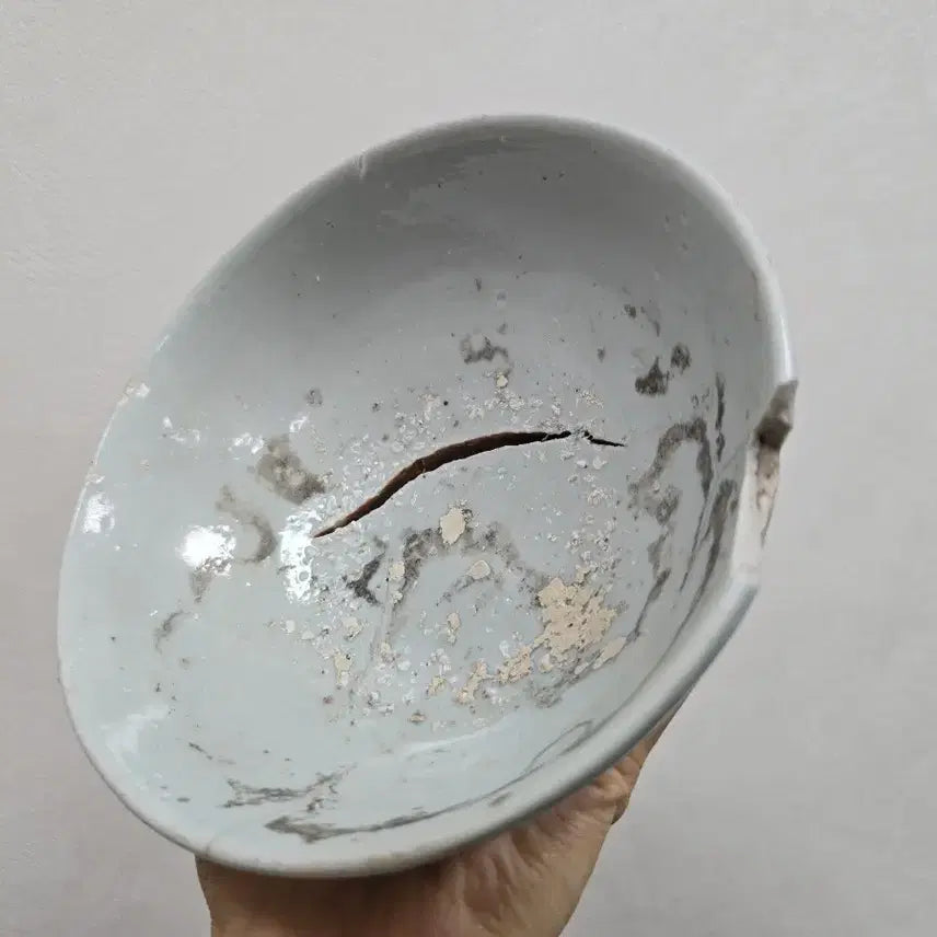 [BUNJANG] Authentic White Porcelain Bowl with Significant Age-Related Imperfections / 진품 조선후기 백자 사발