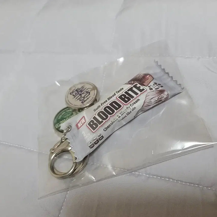 [BUNJANG] ENHYPEN Bloodbite Chocolate Keychain (Opened) / 엔하이픈 베니쉬 팝업 bloodbite 블러드바이트 초콜릿 키링