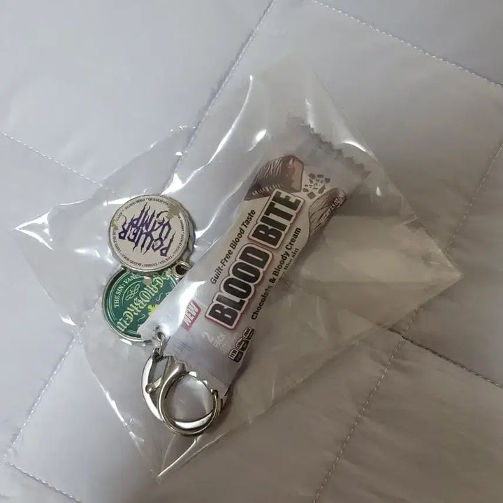 [BUNJANG] ENHYPEN Bloodbite Chocolate Keychain (Opened) / 엔하이픈 베니쉬 팝업 bloodbite 블러드바이트 초콜릿 키링