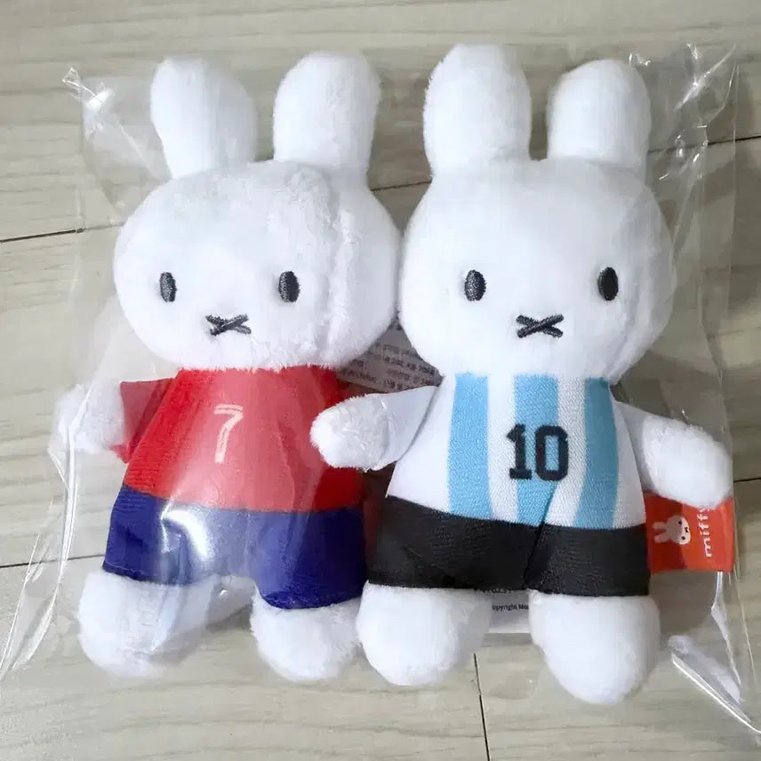 [BUNJANG] Miffy South Korea Argentina Uniform Doll Keychain Set / [일괄] 미피 대한민국 아르헨티나 유니폼 인형 키링 세트