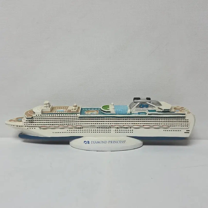 [BUNJANG] VIP Diamond Princess Passenger Ship Model / 2004 VIP 모형배 레진 여객선 배모형 보트