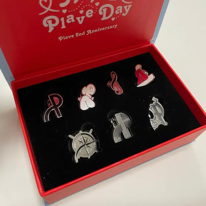 [BUNJANG] PlayLive 2nd Anniversary Badge Set / 해피 플레이브 데이 2주년 기념 뱃지 세트