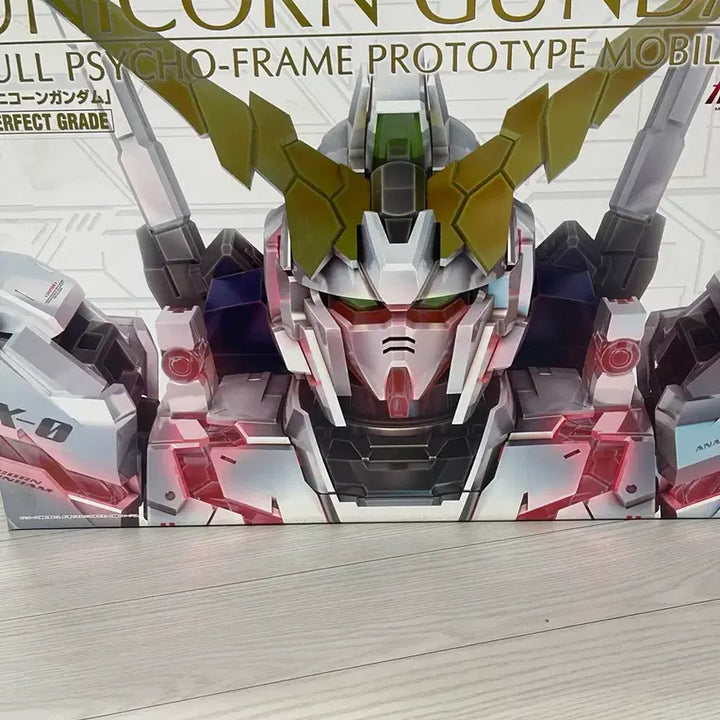 [BUNJANG] Bandai Perfect Grade Unicorn Gundam w/ LED Unit / 반다이 PG 유니콘 건담 + led