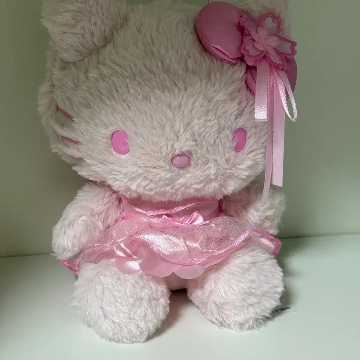 [BUNJANG] Sanrio Hello Kitty 2026 Sakura Plush / 헬로키티 2026 사쿠라 누이