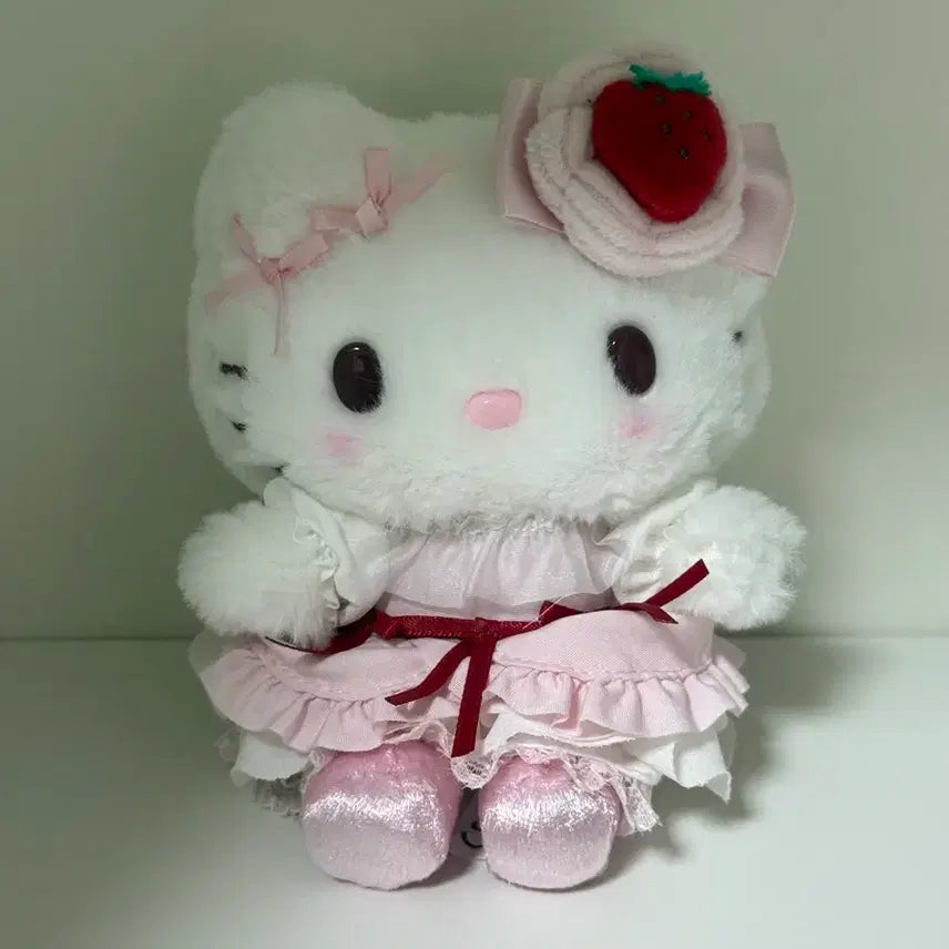 [BUNJANG] Hello Kitty Strawberry Whipping Cake Mascot / 헬로키티 딸기휘핑케이크 마스코트