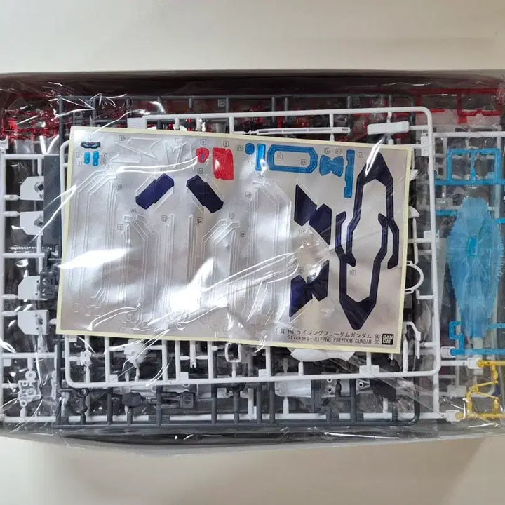 [BUNJANG] Ichiban Kuji Gundam 45th Anniversary C Prize HG Rising Freedom Gundam Solid Clear Model Kit / 제일복권 건담 45주년 C상 [HG] 라이징 프리덤 건담 솔리드 클리어