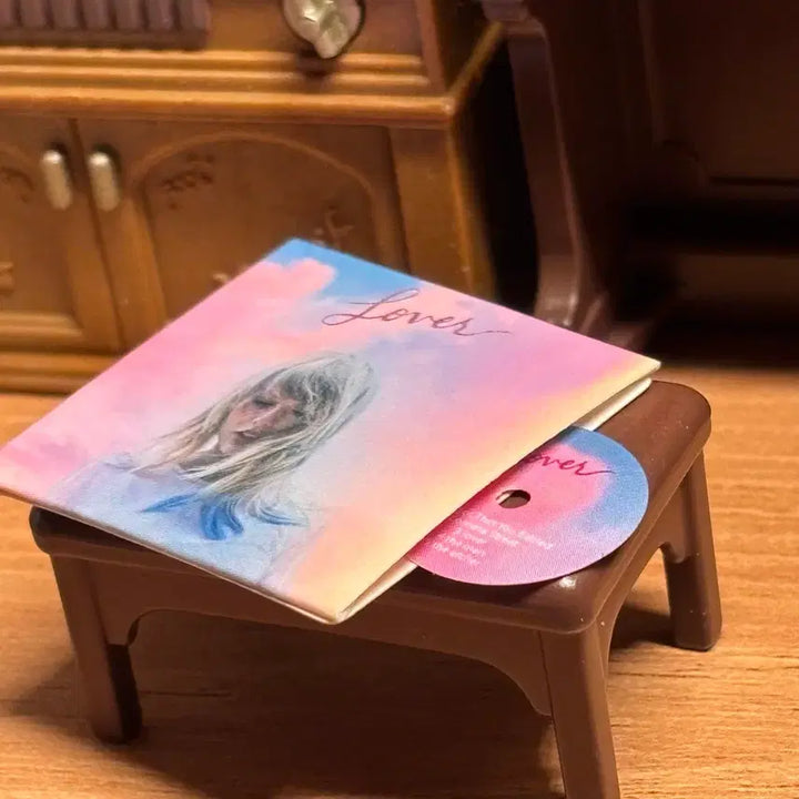 [BUNJANG] Taylor Swift Lover LP Miniature Prop Set / 테일러 스위프트 Lover LP 미니어처 소품