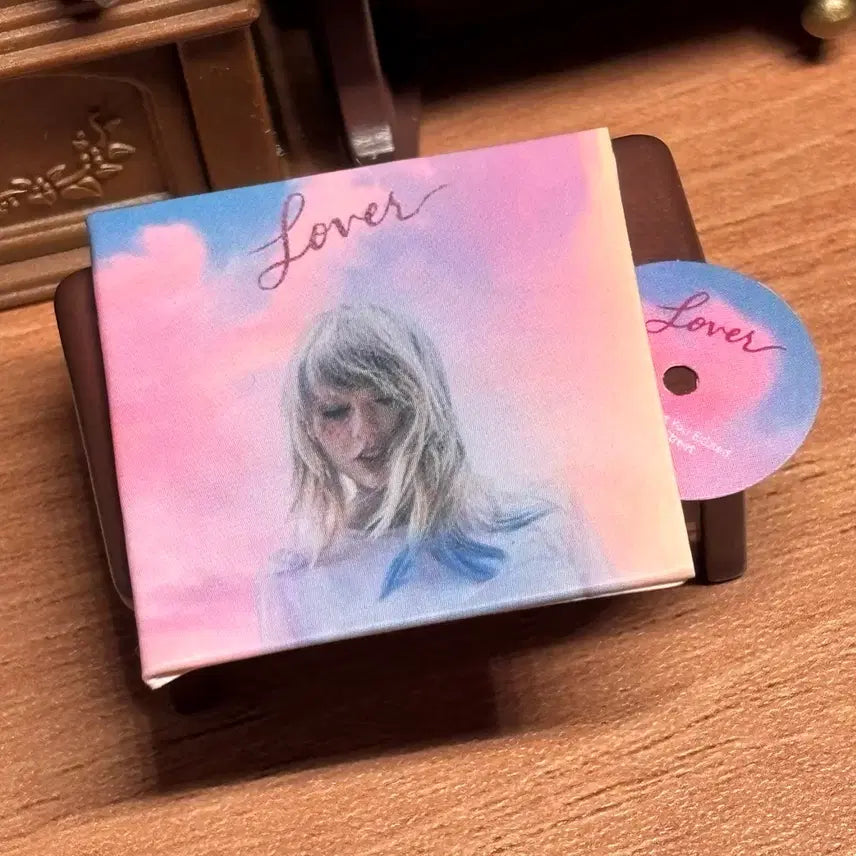 [BUNJANG] Taylor Swift Lover LP Miniature Prop Set / 테일러 스위프트 Lover LP 미니어처 소품