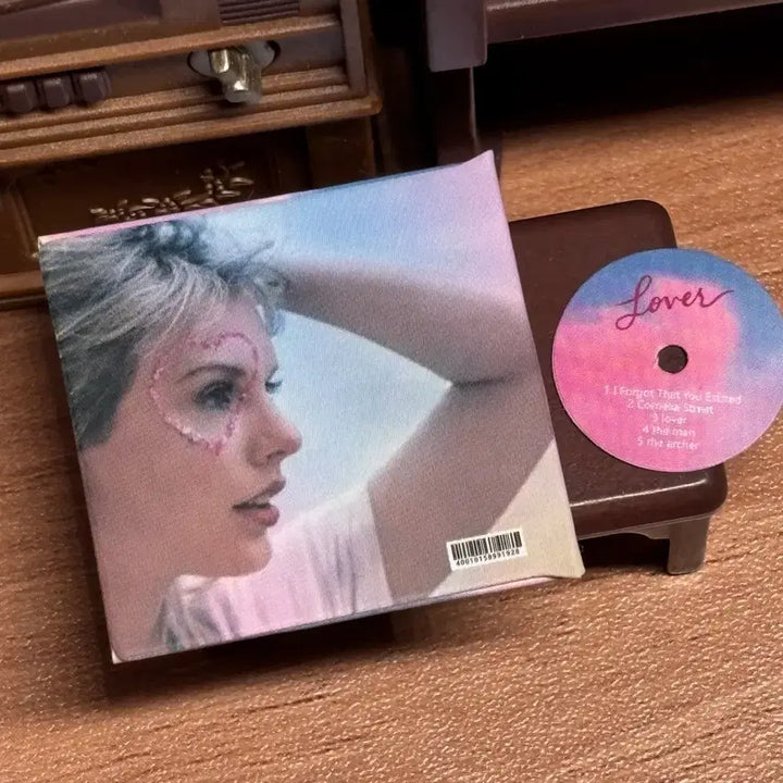 [BUNJANG] Taylor Swift Lover LP Miniature Prop Set / 테일러 스위프트 Lover LP 미니어처 소품