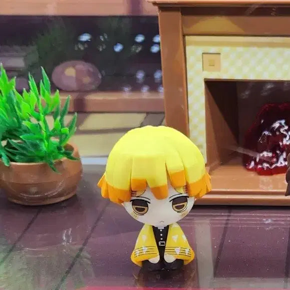 [BUNJANG] Demon Slayer Zenitsu Interior Mini Figure / 귀멸의 칼날 인테리어 미니피규어 젠이츠 팝니다.