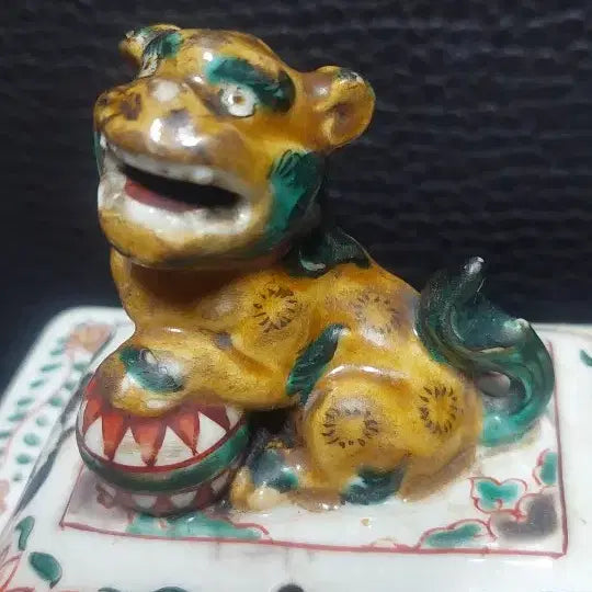 [BUNJANG] Manryeok Dynasty Celadon Vase with Dragon and Lion Motif / 만력 운용문 서수유개 향훈