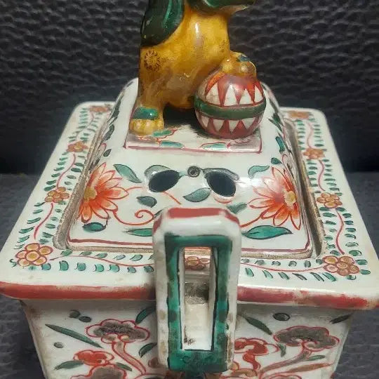 [BUNJANG] Manryeok Dynasty Celadon Vase with Dragon and Lion Motif / 만력 운용문 서수유개 향훈