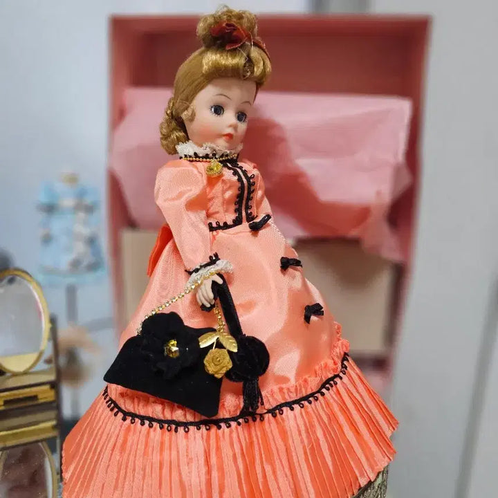 [BUNJANG] Madame Alexander Jasmine Coral Pink Dress 10-inch Doll / 마담 알렉산더 인형  자스민 코랄 핑크 드레스 10인치
