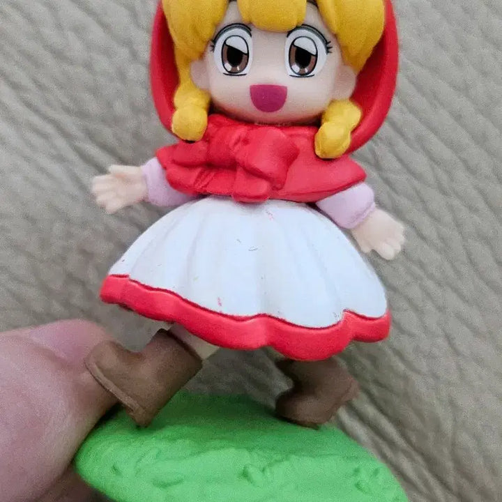 [BUNJANG] Red Riding Hood Chacha Gacha Figure (Chacha) / 빨간망토 차차 가챠(차차)
