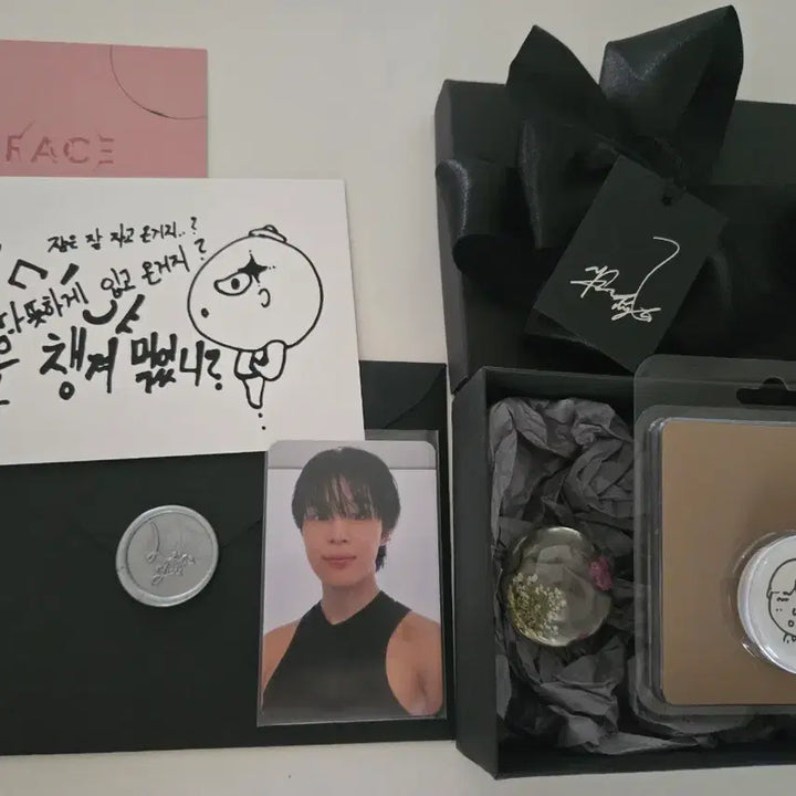 [BUNJANG] Jimin M Countdown Fan Gift Grip Tok, Ami Cho Paperweight, Photocard, Postcard Set / 지민 엠카 역조공 선물