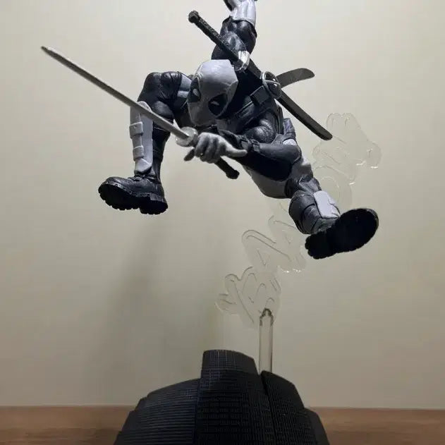[BUNJANG] Deadpool Black and White Action Figure / 데드풀 흑백 피규어
