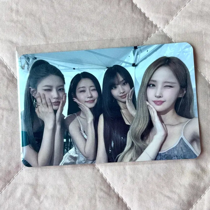 [BUNJANG] Kiss of Life Kiss Of Life Lucky Draw Group Photocard Wink Ver. / 키스오브라이프 키오프 당첨자 특전 단체 포카 판매 kissoflife