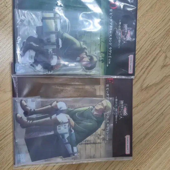 [BUNJANG] Attack on Titan Erwin &amp; Levi Big Acrylic Stand C &amp; D Prize (Sealed) / 진격의 거인 C상 D상 엘빈 리바이 아크릴 스탠드