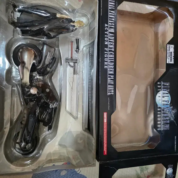 [BUNJANG] Final Fantasy VII Advent Children Play Arts Cloud &amp; Bike Figure / 파이널 판타지 7 어드벤트 칠드런 플레이아츠 클라우드 &amp; 바이크 팝니다.