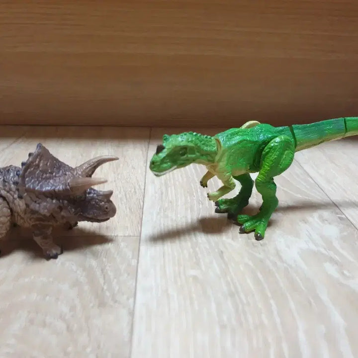 [BUNJANG] Bandai &amp; Takara Tomy Dinosaur Gacha Set (Triceratops &amp; Ceratosaurus) / 공룡 가챠 2종 세트 (반다이 렙티/타카라토미)