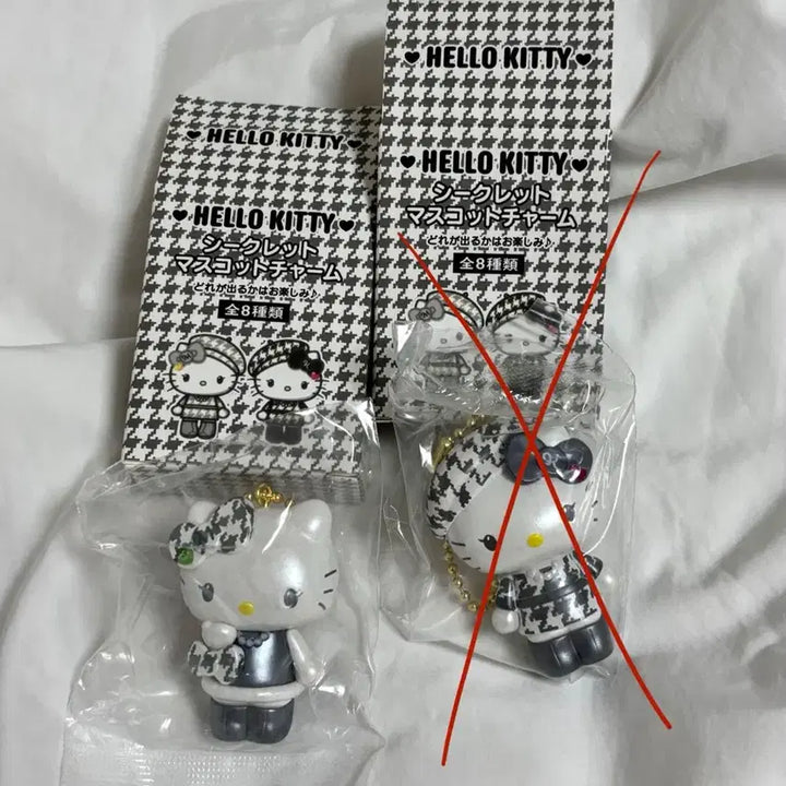 [BUNJANG] Hello Kitty 51st Anniversary Monokuro Secret Mascot Keychain / 헬로키티 51주년 키링 생일 모노쿠로 시크릿 마스코트