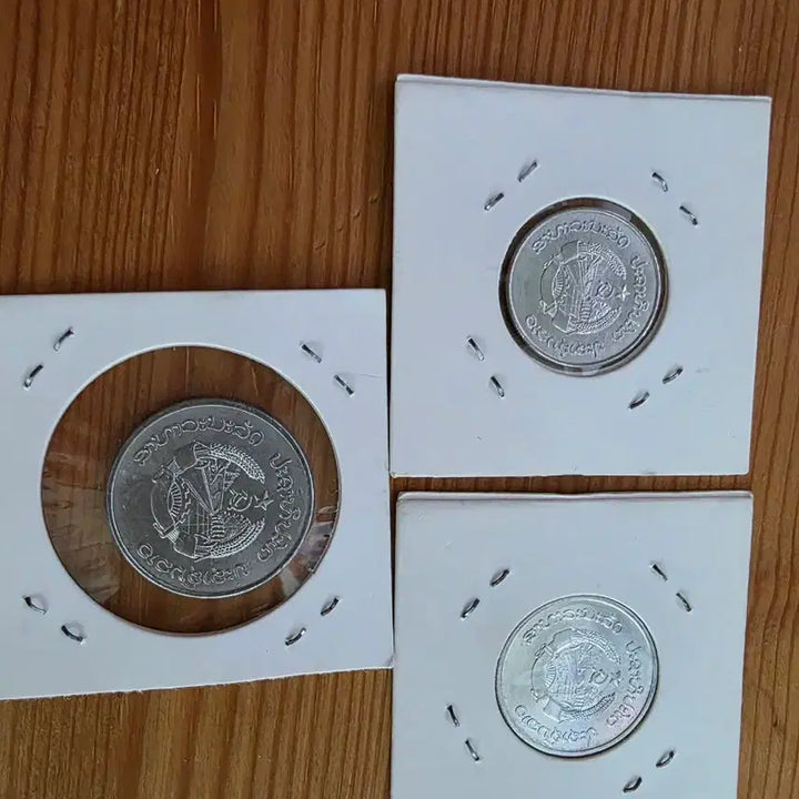 [BUNJANG] 1980 Laos Rare Old Coin 3-Type Set (Kept in Holder) / [수집용 화폐] 1980년 라오스 희귀 옛 동전 3종 세트 (홀더 보관)