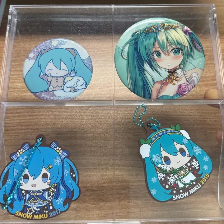 [BUNJANG] Hatsune Miku Bundle Set (Can Badge, Rubber Keychain) / 하츠네미쿠 굿즈 일괄 (캔뱃지 러버키링)