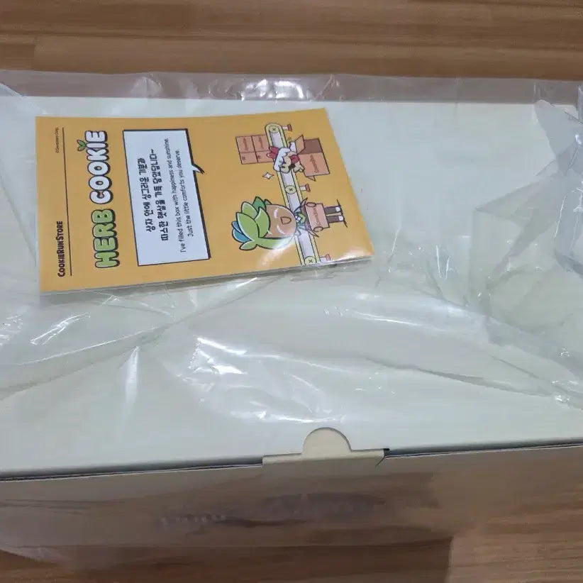 [BUNJANG] Cookie Run Kingdom Pure Vanilla Cookie Medium Action Figure (Sealed) / [미개봉] 쿠키런 퓨어바닐라 쿠키 중형 피규어 판매합니다(원가이하)