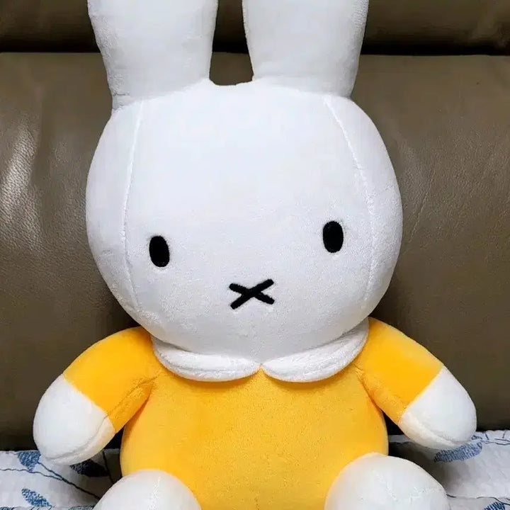 [BUNJANG] Miffy Creamy Mania Little Yellow Doll + Gold Miffy Keyring Set / 미피 크리미 매니어 리틀 노란색인형+골드 미피키링(새상품)