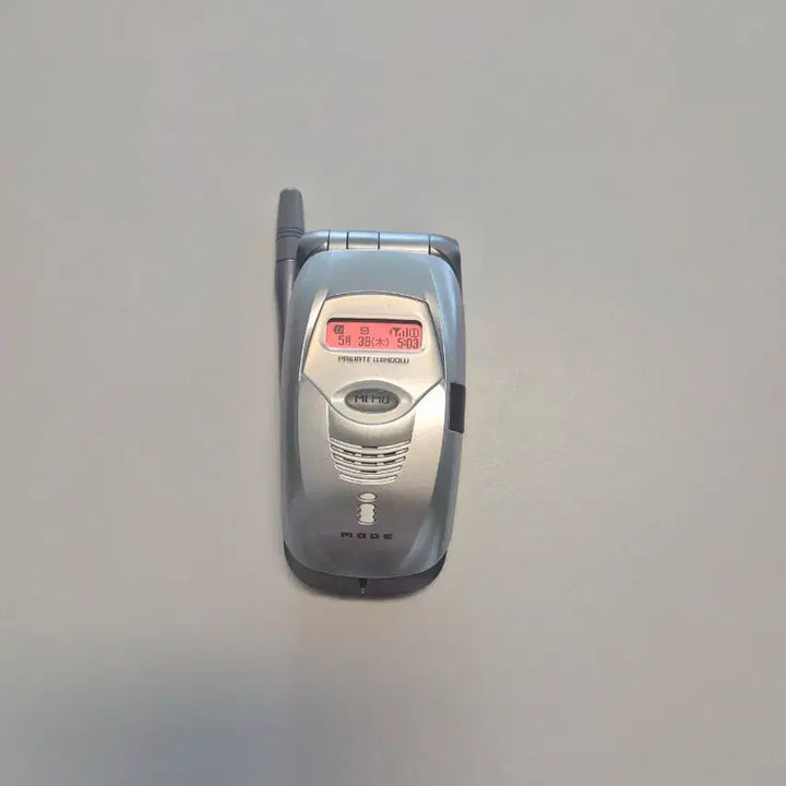 [BUNJANG] Docomo Y2K Silver Japanese Mock-up Phone / 실버 일본 고전 y2k 도코모 일본 핸드폰 모형폰 목업폰