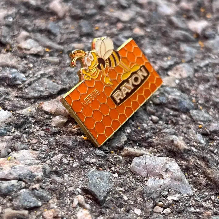 [BUNJANG] Nestle Rayon Honeycomb French Vintage Badge / NESTLE RAYON 네슬레 레이온 벌집 프랑스뱃지 빈티지뱃지 A233