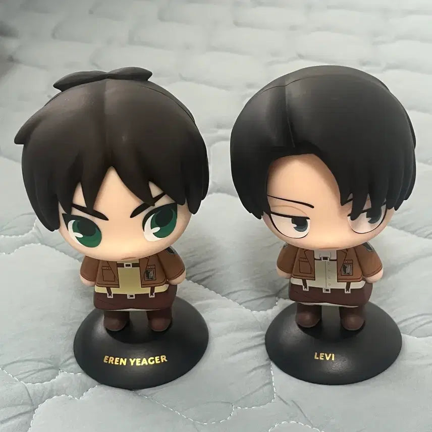 [BUNJANG] Attack on Titan Levi &amp; Eren Yurayura Bobblehead Figure / 진격거 리바이&amp;에렌 유라유라 버블헤드 피규어 판매