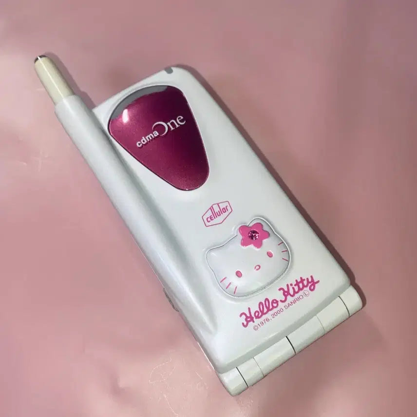 [BUNJANG] Docomo Hello Kitty Flip Phone Mock-up / 작동가능) 키티폰 일본 모형폰 목업폰 도코모 갸루폰 키링 스트랩