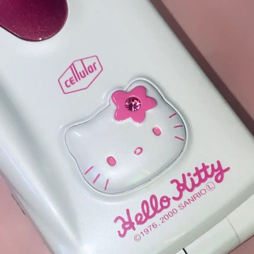 [BUNJANG] Docomo Hello Kitty Flip Phone Mock-up / 작동가능) 키티폰 일본 모형폰 목업폰 도코모 갸루폰 키링 스트랩