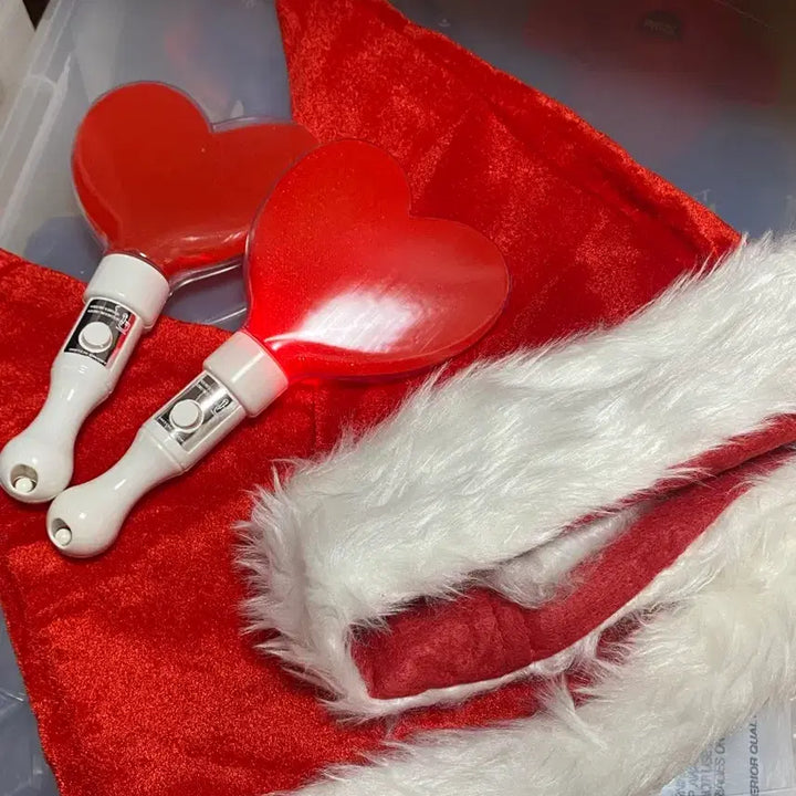 [BUNJANG] Santa Hat and Heart Light Stick Set / 산타 모자 + 하트 응원봉 세트