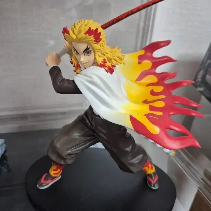 [BUNJANG] Kimetsu no Yaiba Rengoku Flame Hashira Figure (Sealed) / [미개봉] 귀멸의 칼날 렌고쿠 피규어