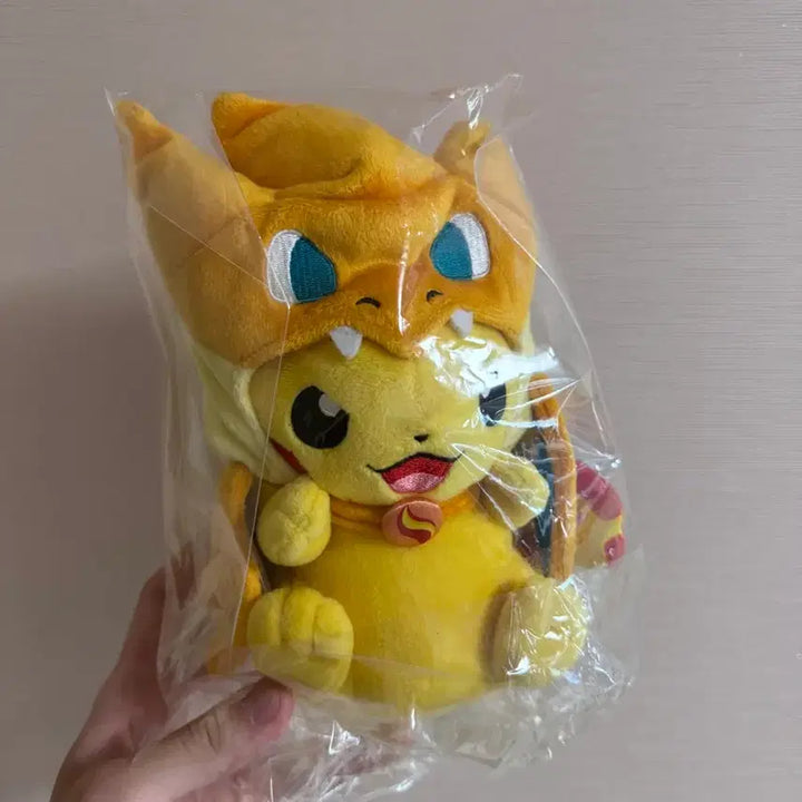 [BUNJANG] Pokemon Center Pikachu Poncho Chu Figure / 포켓몬센터 피카츄 판쵸츄