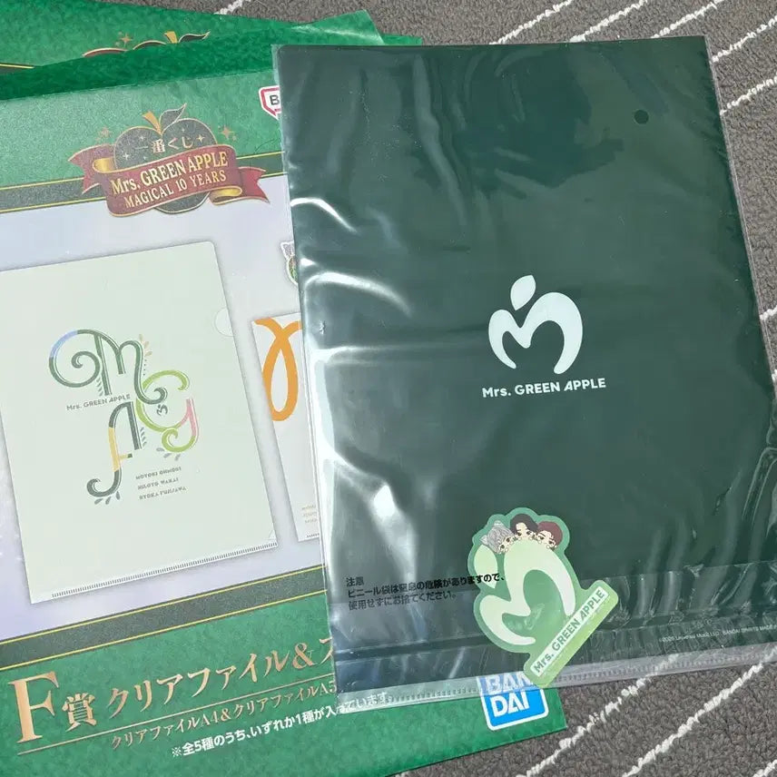 [BUNJANG] Mrs. GREEN APPLE F Prize Clear File &amp; Sticker Set / Mrs. GREEN APPLE F상 클리어 파일 &amp; 스티커 세트