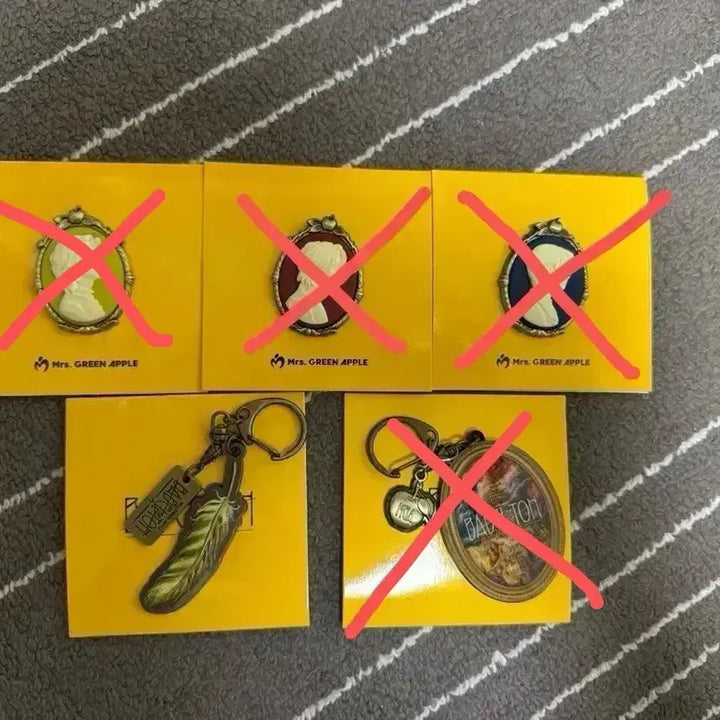 [BUNJANG] Mrs. GREEN APPLE Ryoka Brooch Keyring Set / Mrs. GREEN APPLE 료카 깃털 키링