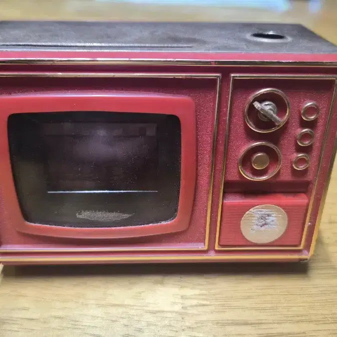 [BUNJANG] Vintage TV Shaped Gas Lighter with Lighting Feature / TV모양의 가스 라이터