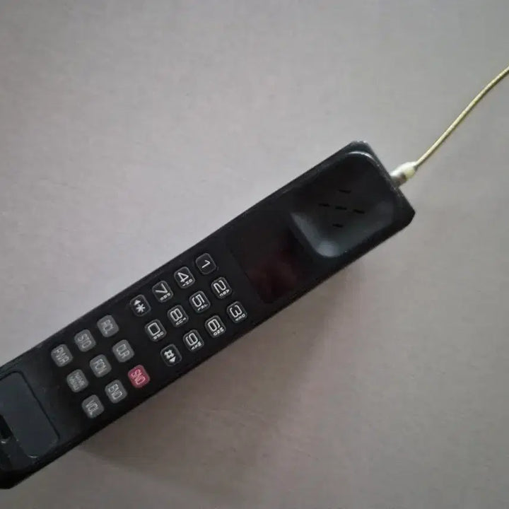 [BUNJANG] Motorola StarTAC 7760 "Brick Phone" with 5 Batteries / 모토로라 벽돌폰 ,스타텍