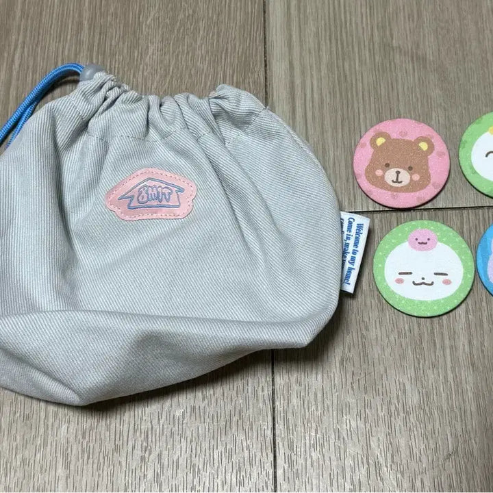 [BUNJANG] 8room Pouch with Pin Badge Set / 8room 파우치+핀뱃지