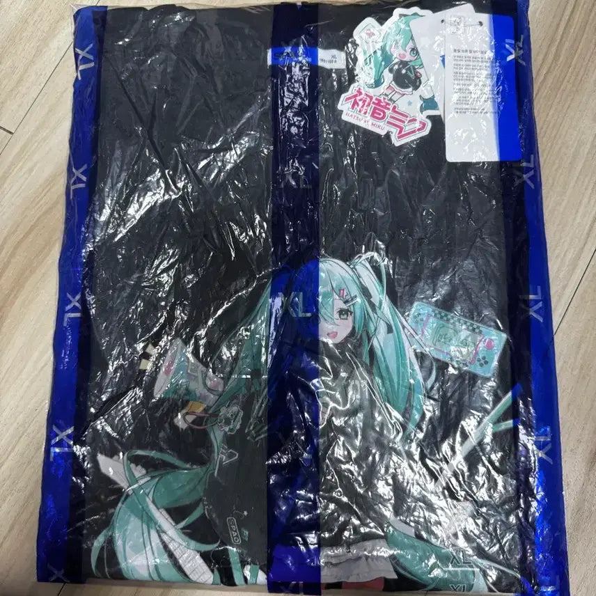 [BUNJANG] SPAO x Hatsune Miku Short Sleeve T-Shirt Black (Sealed) / 스파오 x 하츠네미쿠 숏슬리브 티셔츠 블랙 (미개봉)