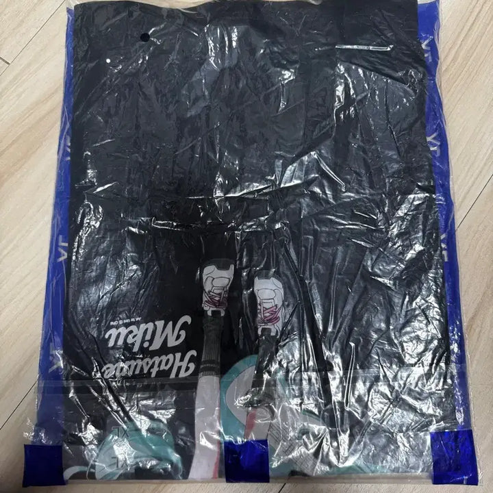 [BUNJANG] SPAO x Hatsune Miku Short Sleeve T-Shirt Black (Sealed) / 스파오 x 하츠네미쿠 숏슬리브 티셔츠 블랙 (미개봉)