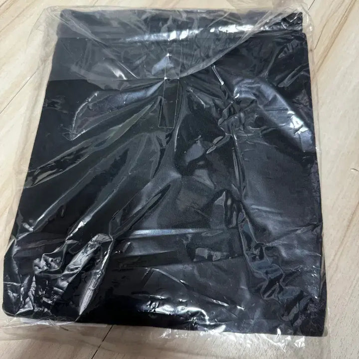 [BUNJANG] Chainsaw Man Makima T-Shirt (XL, Sealed) / 체인소맨 레제편 마키마 티셔츠 (미개봉)