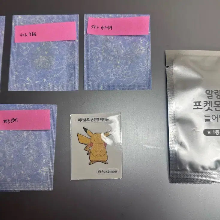 [BUNJANG] Pokemon 30th Anniversary Stickers &amp; Badges Bundle / 포켓몬스터 30주년 띠부씰 + 그 외 띠부 뱃지 역장피카츄