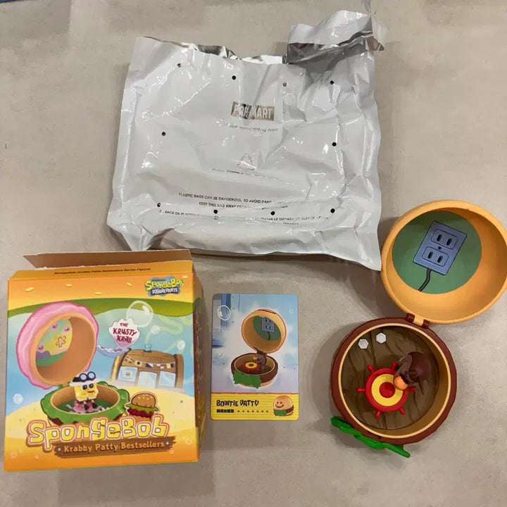 [BUNJANG] Pop Mart SpongeBob Krabby Patty Figure / 팝마트 스펀지밥 바퀴벌레 게살버거 크래비패티 피규어