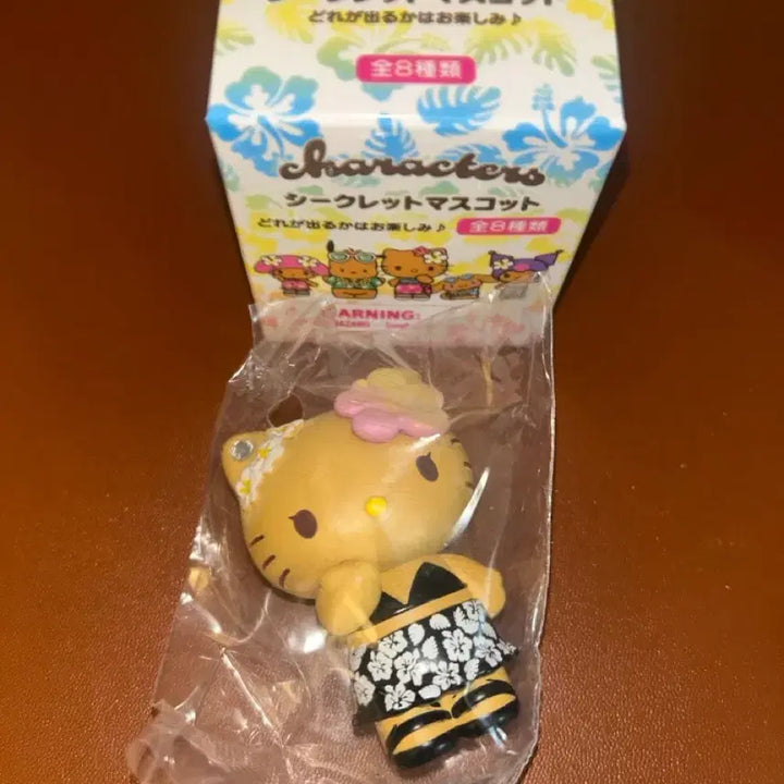 [BUNJANG] Sanrio Tokonatsu Vacation Black Kitty Mascot Figure / 산리오 토코나츠 베케이션 - 블랙 키티 (배송비 포함)